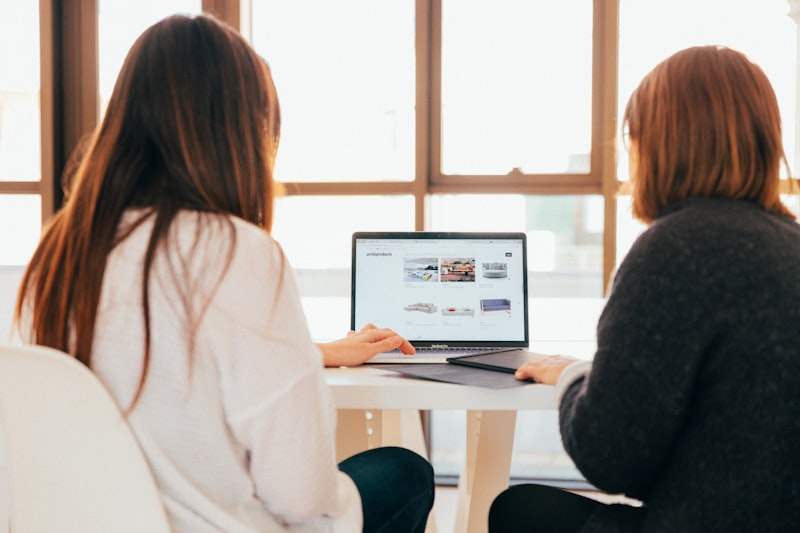 Digital Eye Strain: What Current Research Reveals